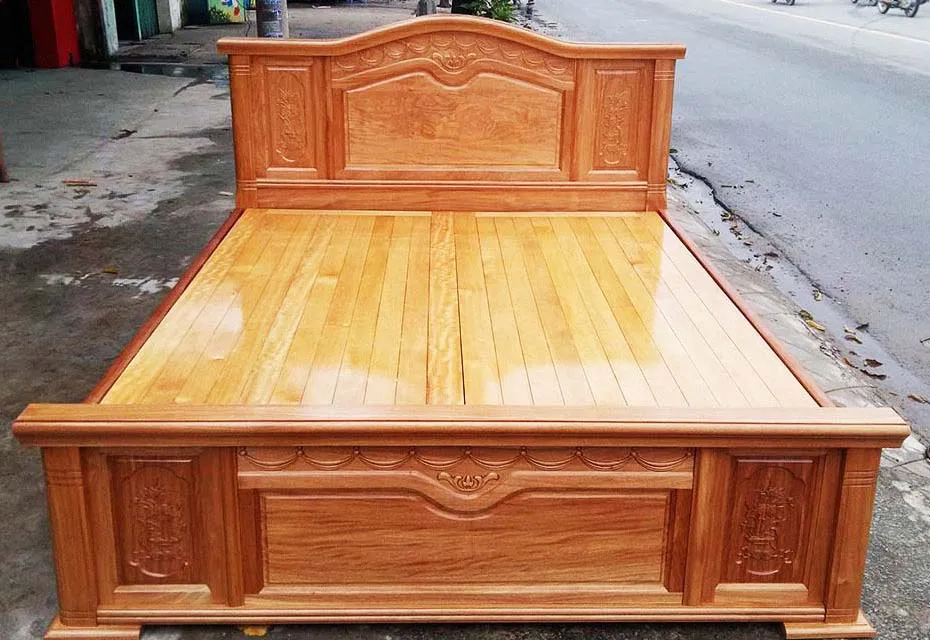 Mẫu giường gỗ pơ mu hiện đại